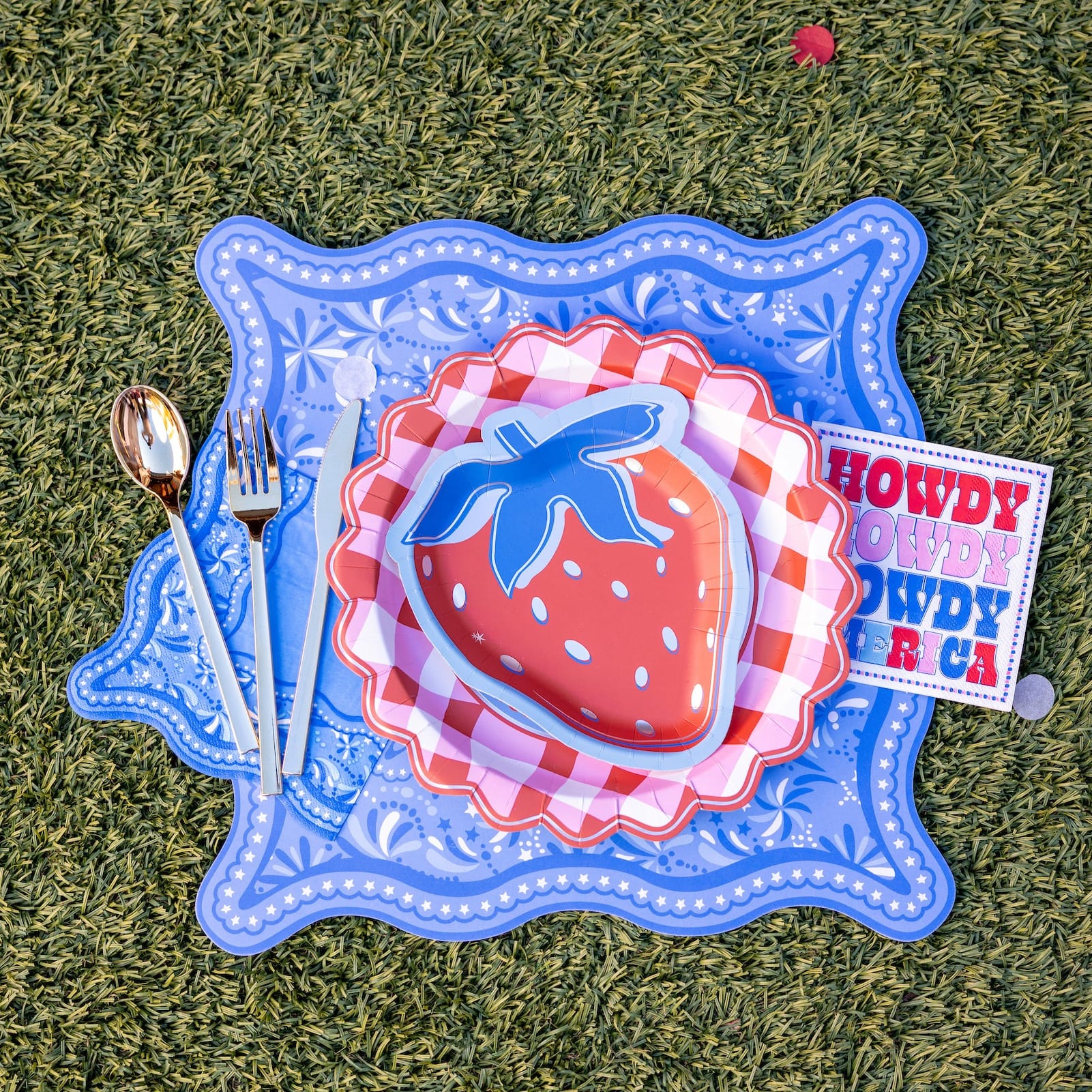 Picnic Perfect Gingham Dinner Plates (10 ct)